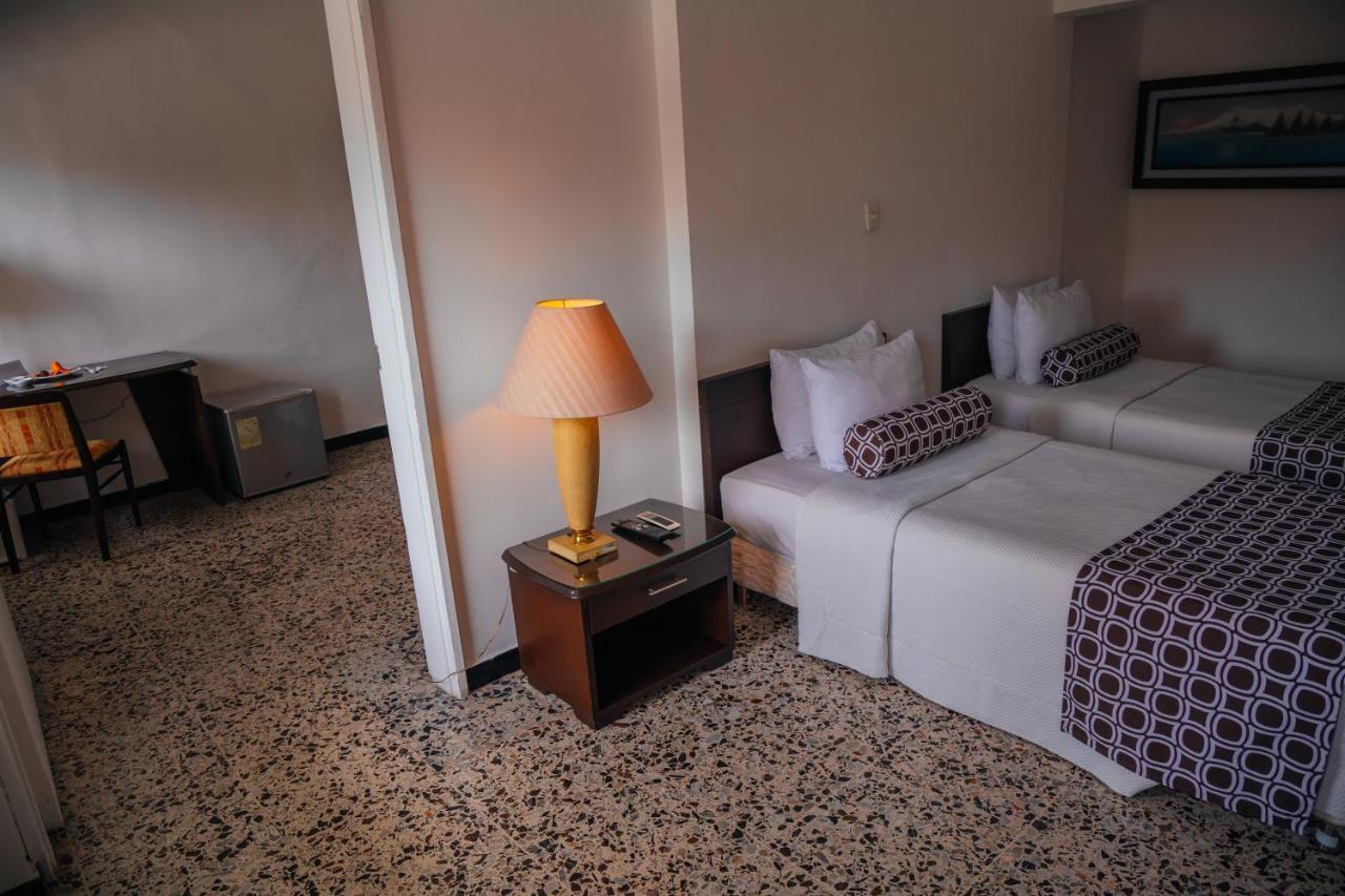 Hotel Tequendama Inn Estacion Buenaventura Esterno foto